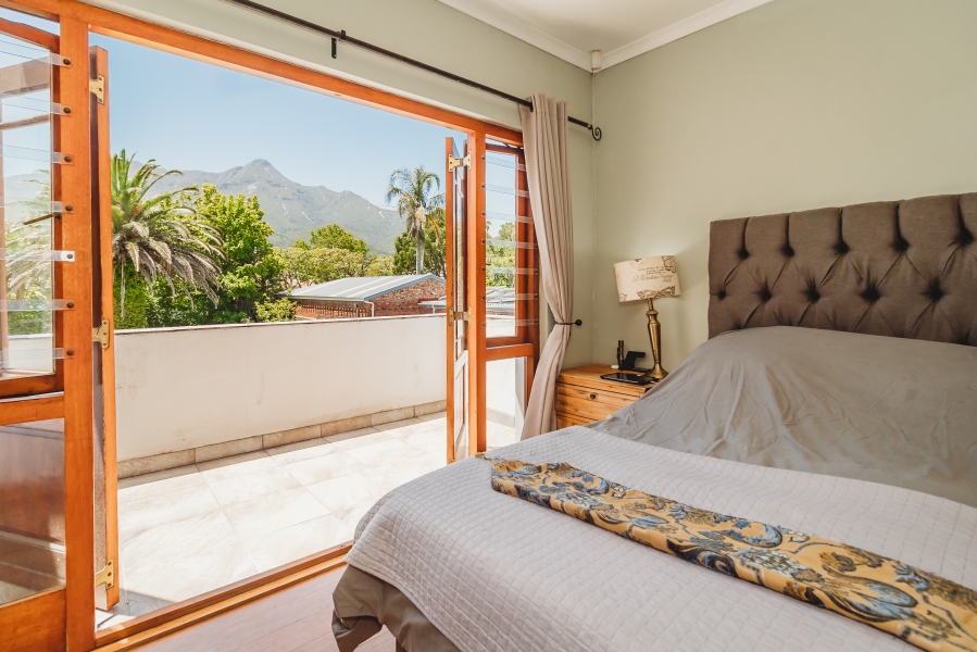 5 Bedroom Property for Sale in Heatherlands Western Cape